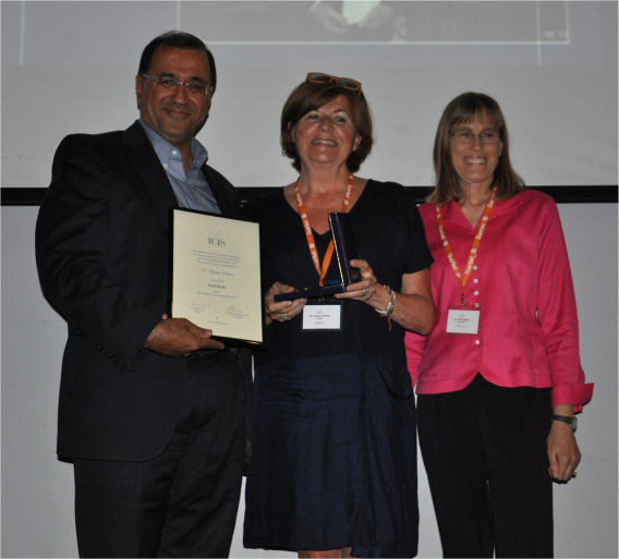 Gold Medal awarded to Dr. Liliane Ollivier